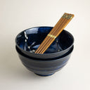 Set 2 cuencos para udon Hana azul con palillos.