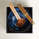 Set 2 cuencos de ramen Uzu con palillos y cucharas.