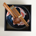 Set 2 cuencos de ramen Koi con palillos y cucharas.