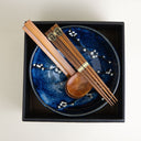 Set 2 cuencos de ramen Hana Azul con palillos y cucharas.
