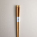 Palillos japoneses con cuerda entrelazada
